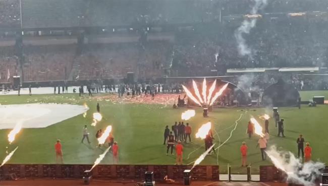لحظة تتويج الاهلي بلقب دوري ابطال ابطال افريقيا من الملعب