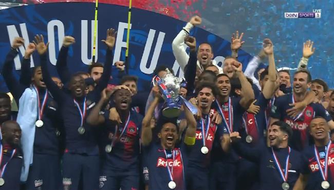مراسم تتويج باريس سان جيرمان بطلا لكاس فرنسا