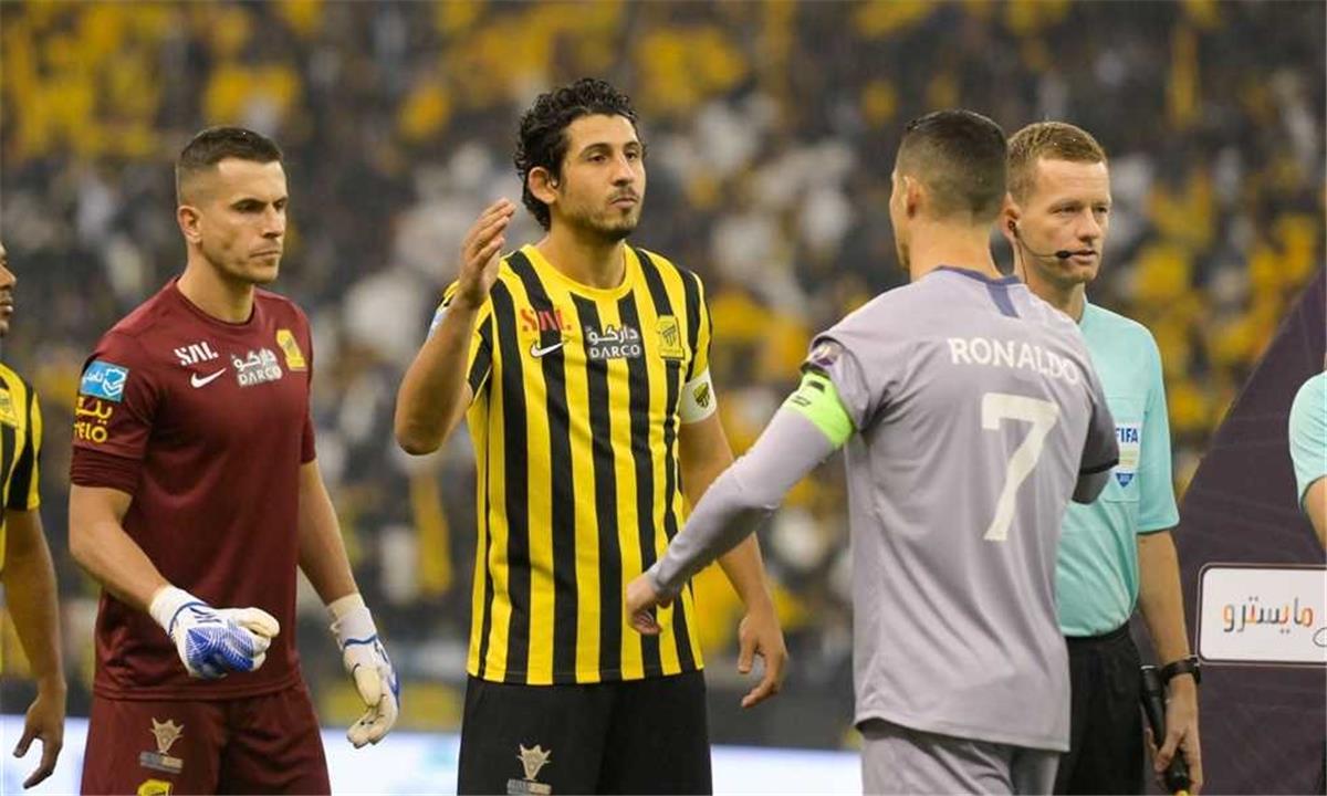احمد حجازي ضد رونالدو في مباراة النصر والاتحاد