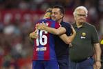فيرمين لوبيز يوضح سبب معانقته لـ تشافي بعد تسجيله في مباراة برشلونة وإشبيلية