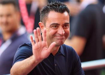 تشافي يحذر مدرب برشلونة الجديد ستعاني في مكان معقد