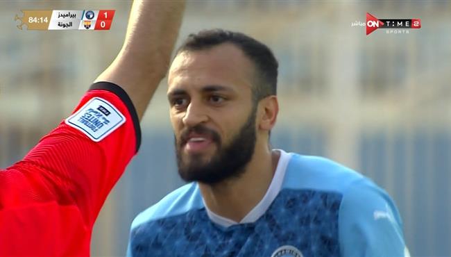 طرد مروان حمدي في مباراة بيراميدز والجونة بالدوري المصري