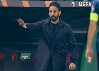 ما يحدث يضحكني أموريم يعلق على دخوله في محادثات مع تشيلسي ووست هام