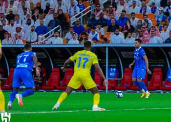فيديو أيمن يحيى يسجل هدف تعادل النصر أمام الهلال وطردان مباشران لـ البليهي وكوليبالي