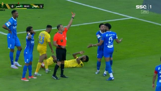 طرد علي البليهي في مباراة الهلال والنصر بكأس خادم الحرمين