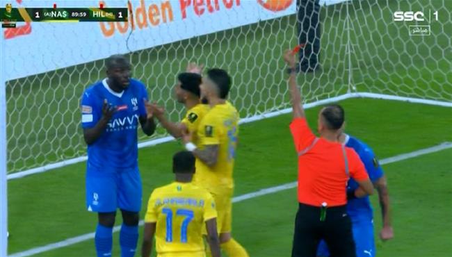 طرد كوليبالي في مباراة الهلال والنصر بكأس خادم الحرمين