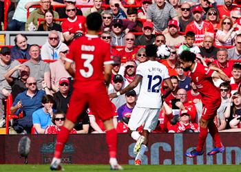 ردود أفعال جماهير ليفربول بعد تألق محمد صلاح أمام توتنهام يريد إثبات شيء لشخص ما