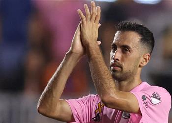 بوسكيتس يوضح رأيه في بقاء تشافي مع برشلونة