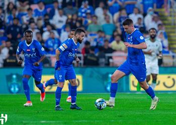 بعد الفوز على الأهلي فرص تتويج الهلال بـ الدوري السعودي رسميا