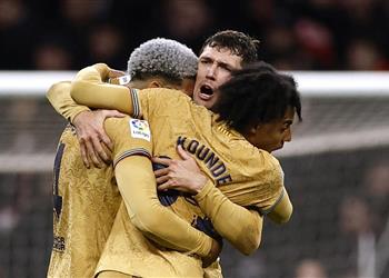 صراع إنجليزي إيطالي على ضم مدافع برشلونة في الصيف