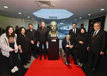 الأهلي يزيح الستار عن تمثال العامري فاروق ويطلق اسمه على المبنى الإداري