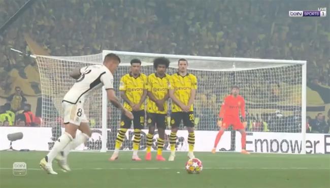 توني كروس كاد ان يسجل هدف رائع امام بوروسيا دورتموند