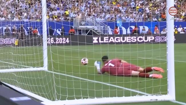 تصدي حارس الاكوادور يحرم الارجنتين من تسجيل هدف