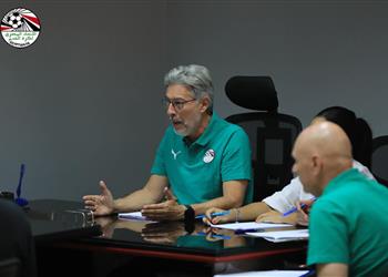 خاص بيريرا يقترح إضافة أجهزة تقنية حديثة لتطوير أداء الحكام