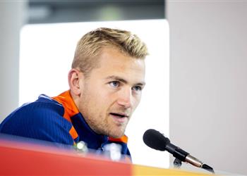 دي ليخت يراوغ بشأن مستقبله مع بايرن ميونخ