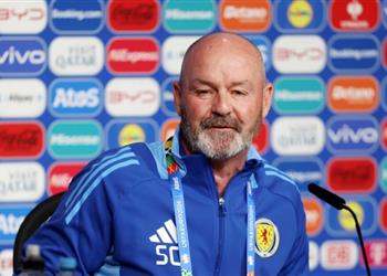 مدرب إسكتلندا المباراة الافتتاحية عرض جانبي ونريد كتابة تاريخ جديد في اليورو