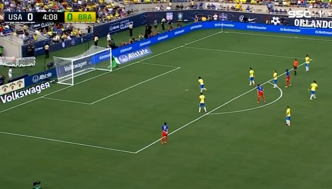 العارضة تحرم امريكا من تسجيل هدف خرافي في البرازيل