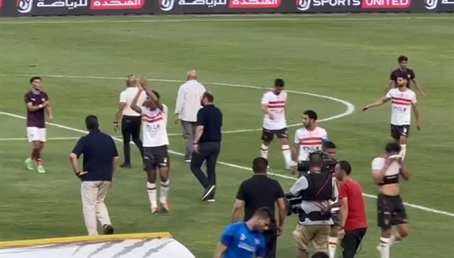 هتاف من جماهير الزمالك لحسام عبد المجيد " عايزين راجل شديد .. يا حسام يا عبد المجيد"