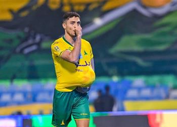 محمد شريف يعلن تفاصيل فشل انتقاله لـ الزمالك ويعلق على أداء موديست مع الأهلي