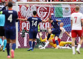 فيديو من أول لمسة فيجورست يسجل هدف هولندا الثاني أمام بولندا