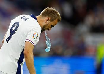 هاري كين كنا نعاني أمام صربيا في الشوط الثاني ونستحق الفوز