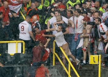 أعمال الشغب تتواصل في يورو 2024 تراشق باللكمات بين جماهير جورجيا وتركيا في سيجنال إيدونا بارك