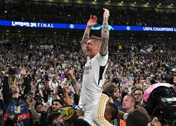 توني كروس بعد التتويج بدوري أبطال أوروبا أردت الرحيل بهذه الطريقة