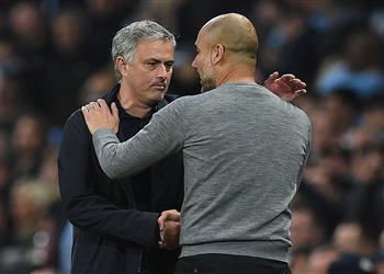 مورينيو جوارديولا يضحك بسبب الفوضى في أندية الدوري الإنجليزي