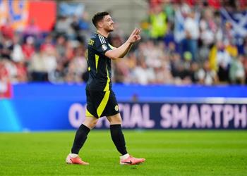 روبرتسون سعداء بالأداء أمام سويسرا وتنتظرنا مباراة كبيرة أمام المجر