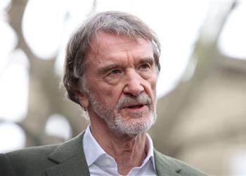 راتكليف يكشف منع يويفا انتقال لاعب نيس إلى مانشستر يونايتد