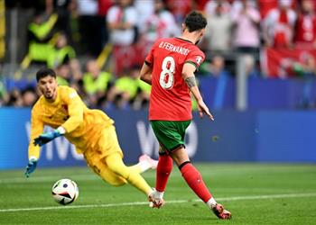 فيديو أسيست رونالدو برونو فرنانديز يسجل هدف البرتغال الثالث أمام تركيا