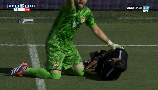 سقوط مفاجئ لحكم الرايه في مباراة كندا وبيرو كوبا امريكا