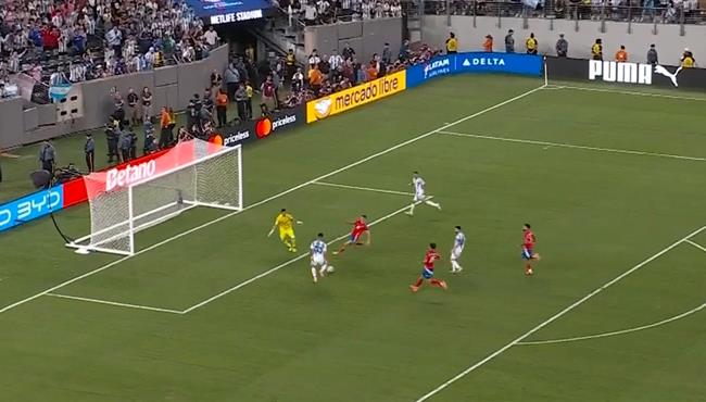 لاوتارو مارتنيز يهدر فرصه لا تصدق امام تشيلي وبرافو يتصدي