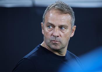 رومانو يوضح شروط برشلونة لبيع مدافعه هذا الصيف