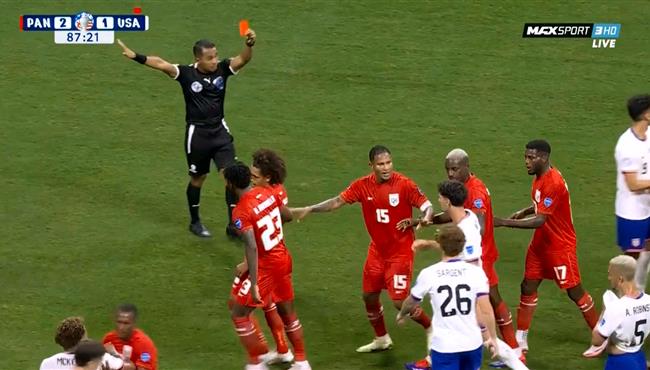 طرد لاعب بنما امام امريكا