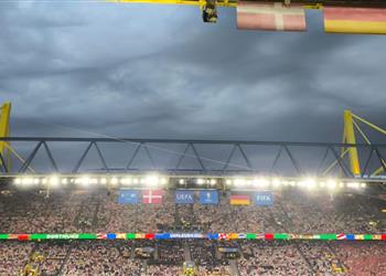 فيديو أمطار وثلوج وبرق ورعد تعليق مباراة ألمانيا والدنمارك في اليورو بسبب سوء الأحوال الجوية