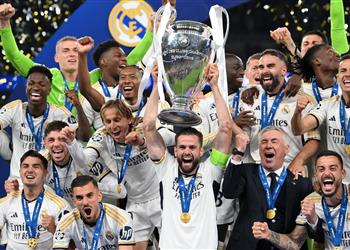 فيديو والد لاعب ريال مدريد يقود الشرطة لتأمين الاحتفالات بدوري أبطال أوروبا