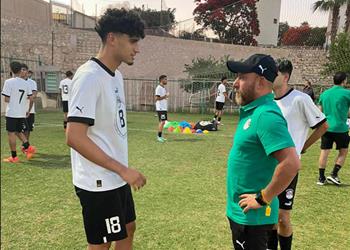 صور لاعب هامبورج الألماني يشارك في مران منتخب مصر للشباب