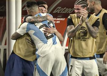 لاوتارو مارتينيز يوضح سبب عناقه لـ ميسي بعد هدفه الأول في مباراة الأرجنتين وبيرو