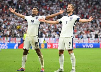 فيديو خلفية مزدوجة رائعة بيلينجهام يسجل هدف تعادل إنجلترا القاتل أمام سلوفاكيا