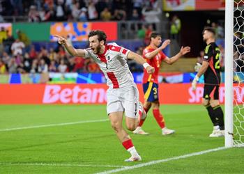 فيديو النيران الصديقة مجدد ا لو نورماند يسجل هدف جورجيا الأول أمام إسبانيا