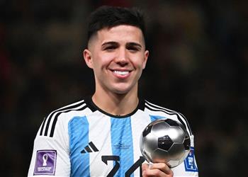 تشيلسي يتخذ قراره النهائي بشأن مشاركة إنزو فرنانديز في أولمبياد باريس 2024