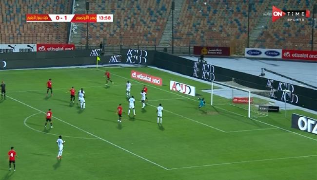 العارضة تحرم محمود صابر من تسجيل هدف امام كوت ديفوار