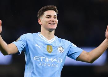 تقارير تكشف قيمة عرض باريس سان جيرمان لضم جوليان ألفاريز من مانشستر سيتي