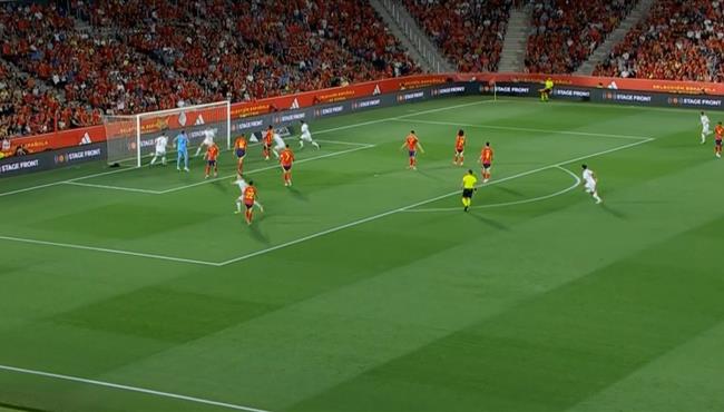 هدف ايرلندا الشمالية الاول في مرمي اسبانيا