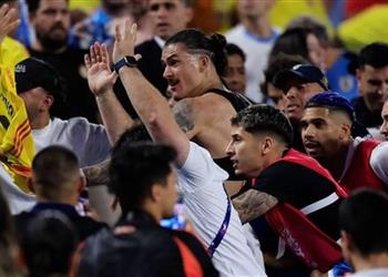 أول رد فعل من ليفربول تجاه نونيز بعد اشتباكات مباراة أوروجواي وكولومبيا