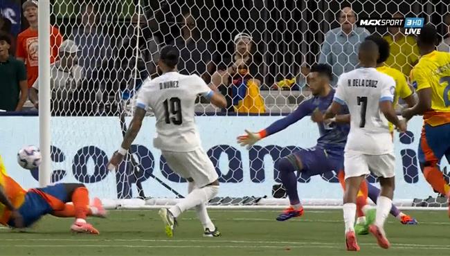 داروين نونيز كاد ان يسجل هدف لـ اوروجواي امام كولومبيا