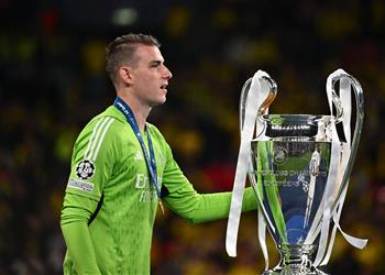 لونين يعلن تطورات جديدة بشأن مستقبله مع ريال مدريد ويؤكد كورتوا أحد أفضل الحراس في العالم