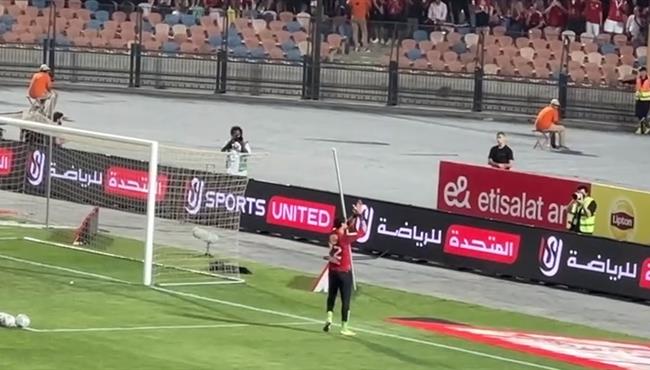 جماهير الاهلي تهتف ليالي يا ليالي شناوي السد العالي واللاعب يرد التحية