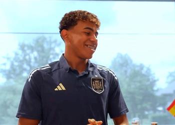 لامين يامال محتفل ا بعيد مولده قبل نهائي يورو 2024 أريد الفوز كهدية